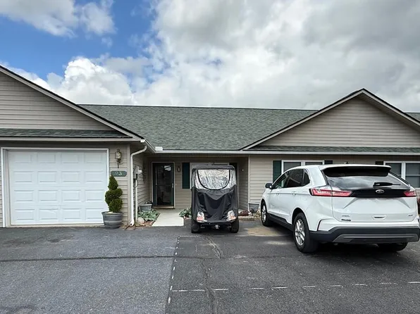 93 Fairway Villa Dr, Fancy Gap, VA 24328