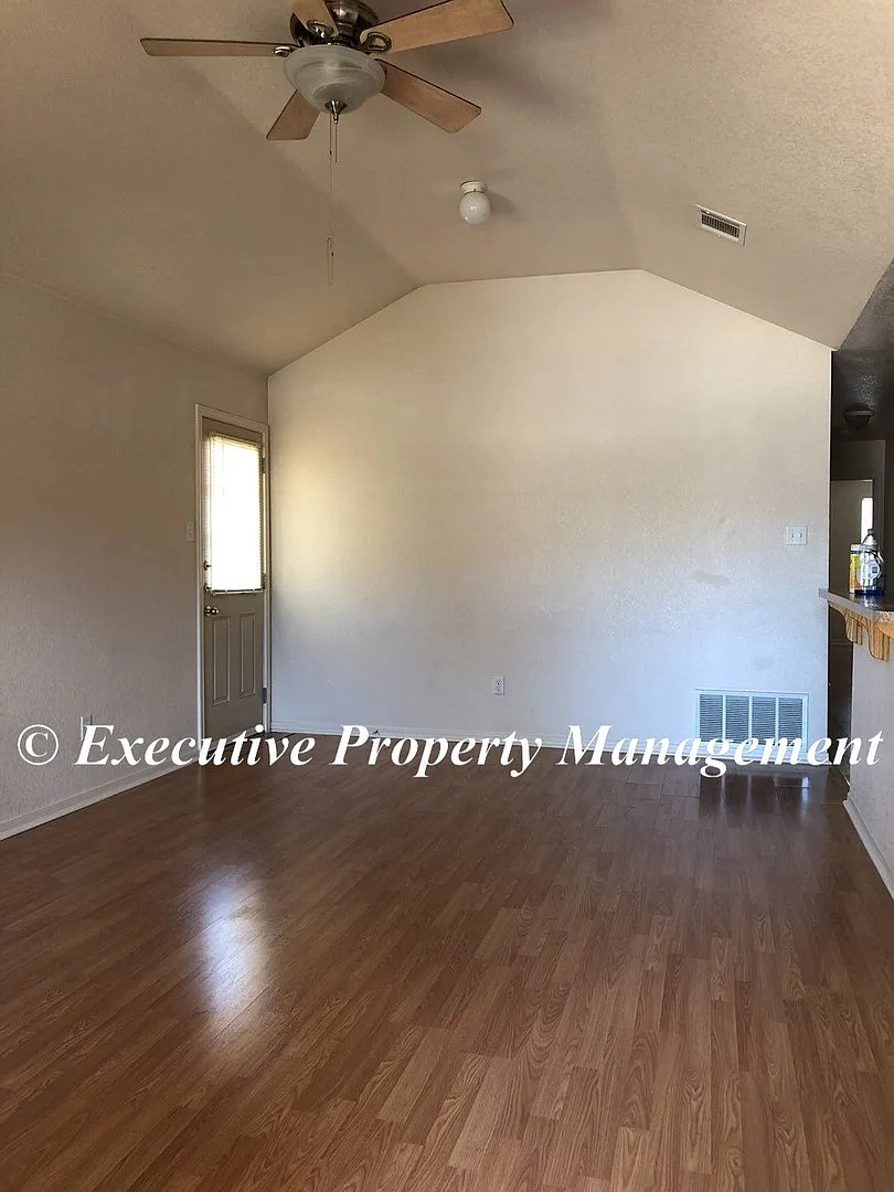 314 Janelle Drive — Photo 2