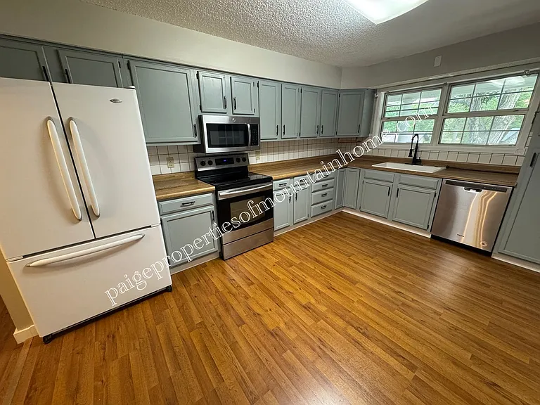 106 Parkview Cir — Photo 4