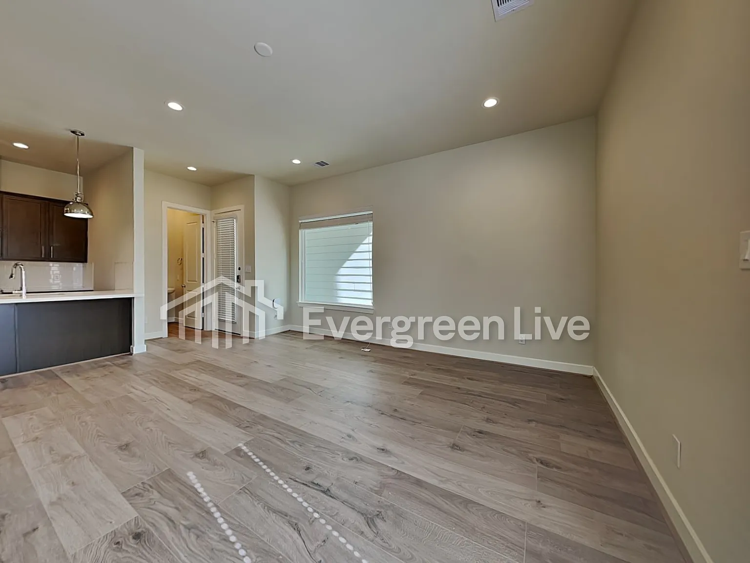 3 bed, 2.5 bath, 1523 sqft, $1,745 — Photo 4