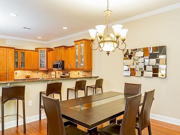 4th image of 535 NE 17th Way