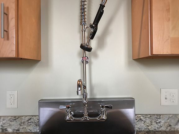 Heavy-Duty commercial faucet