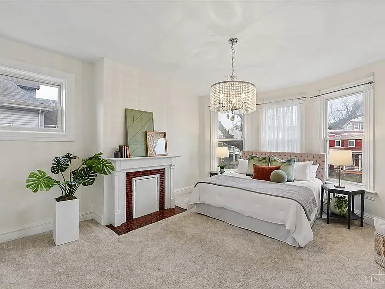 1723 Kinney Ave — Photo 14