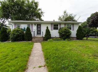 33 Burbank Dr, Warwick, RI 02886