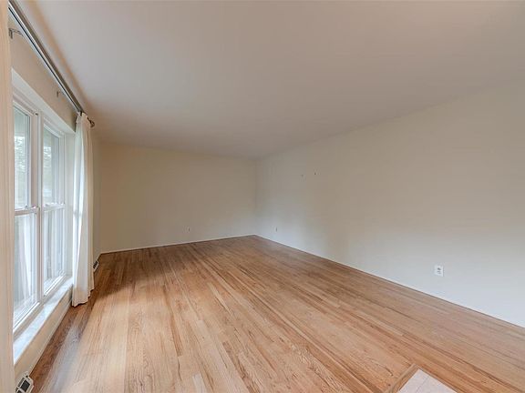 5th image of 1047 Ferngate Ln