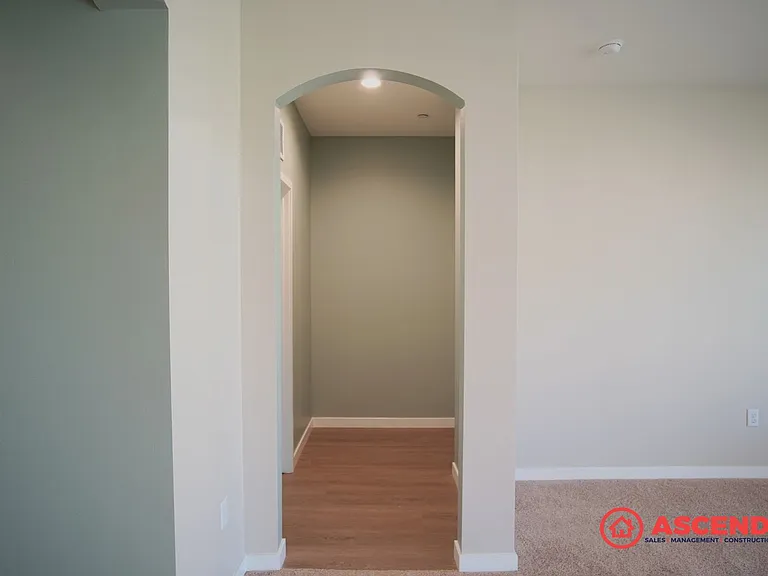 1018 Warwickshire Ave — Photo 14