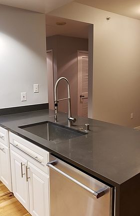 5th image of 260 King St #906