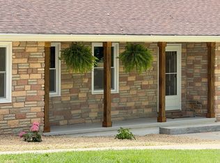 22 Hidden Hollow Ln, Staunton, VA 24401