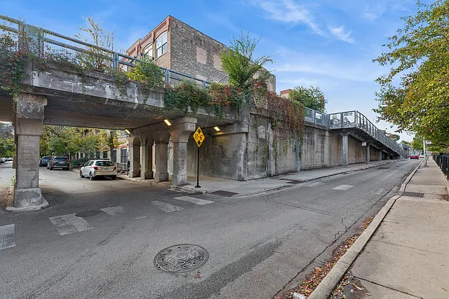1740 N Maplewood Ave #122 — Photo 4