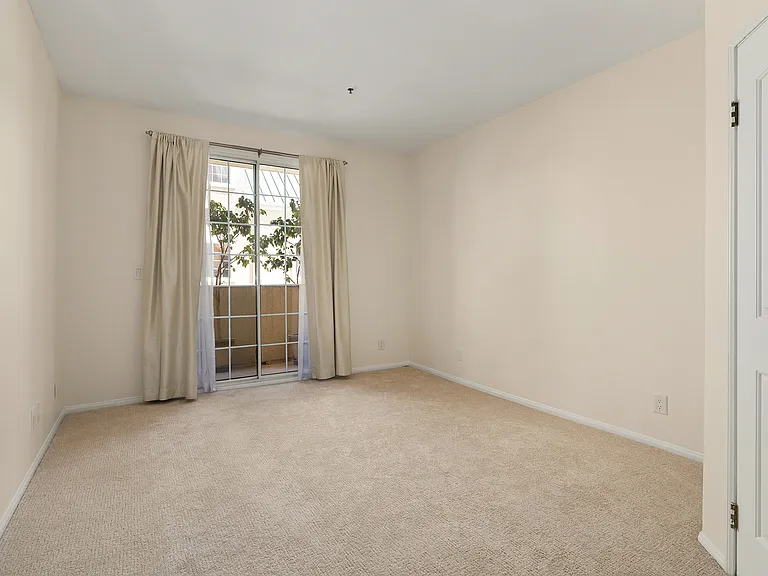 930 N Doheny Dr #415 — Photo 12