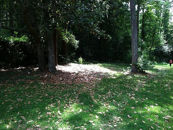 3rd image of 2212 Park Ln
