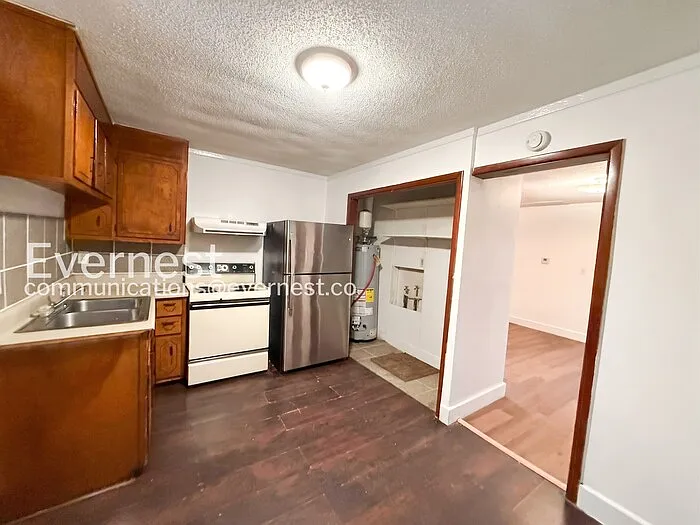 Building Photo - 1233 Elm Ave #A