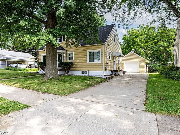 2nd image of 1881 Adelaide Blvd