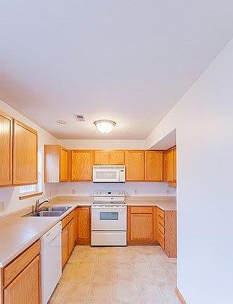 4th image of 2321 NW 47th St