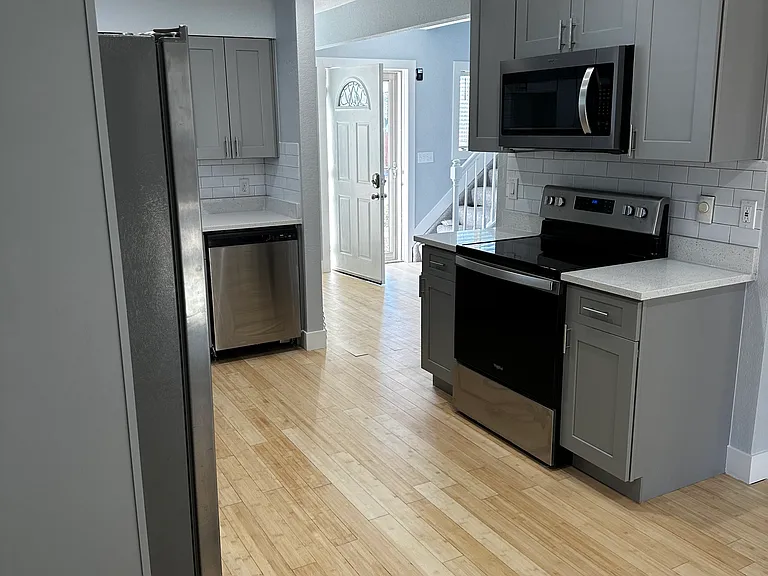 1055 Modred St — Photo 15