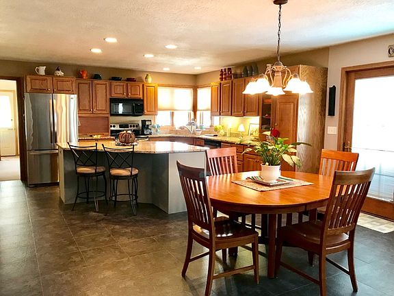 4th image of 4809 Oxford Dr