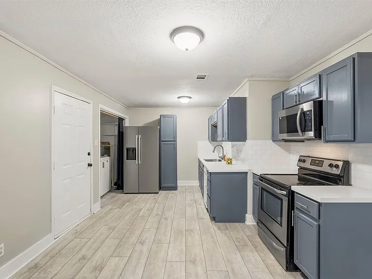 406 Gresham St — Photo 14