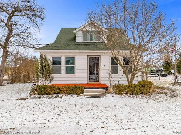 5086 State Rd, Fort Gratiot, MI 48059