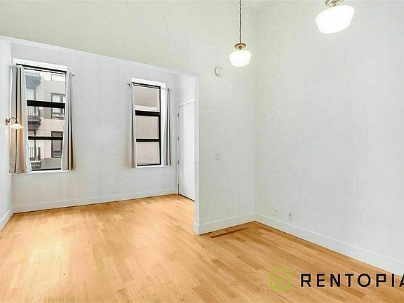 3rd image of 949 Willoughby Ave #131