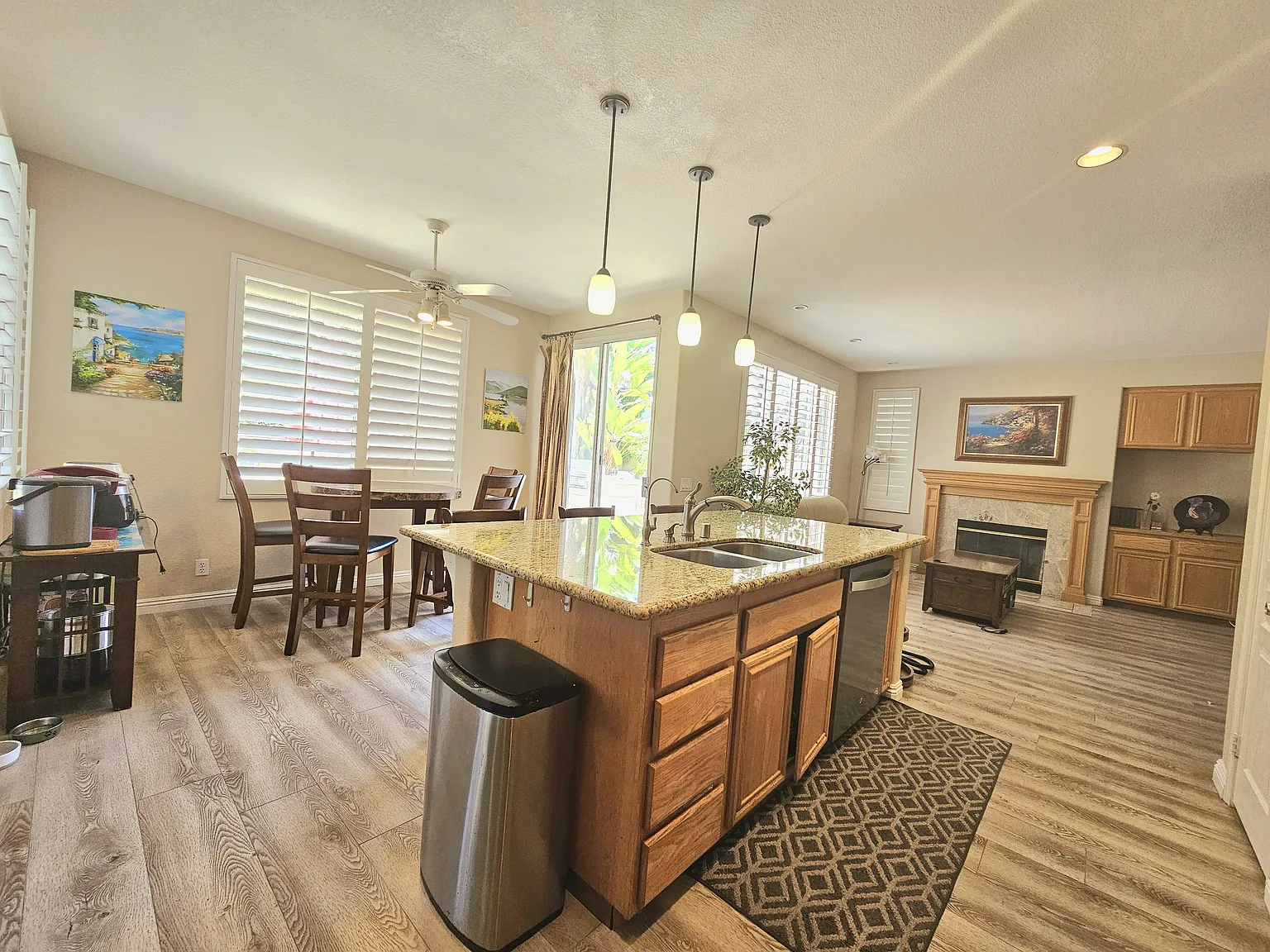 4 bed, 2451 sqft, $6,600 — Photo 4