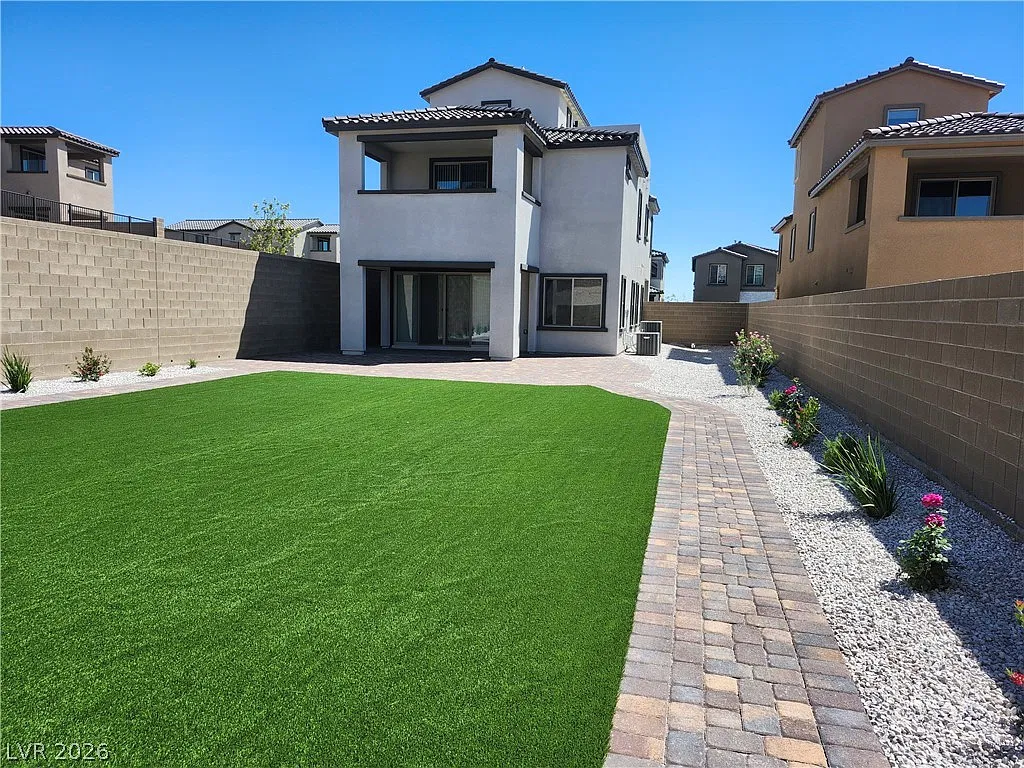 4 bed, 4.0 bath, 2242 sqft, $3,200 — Photo 3