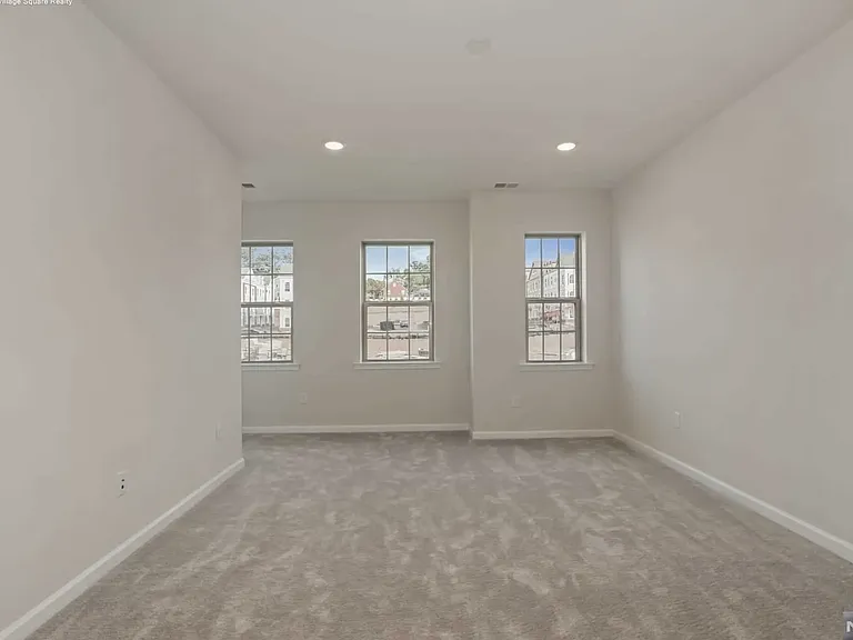 7 Leahy Dr — Photo 22