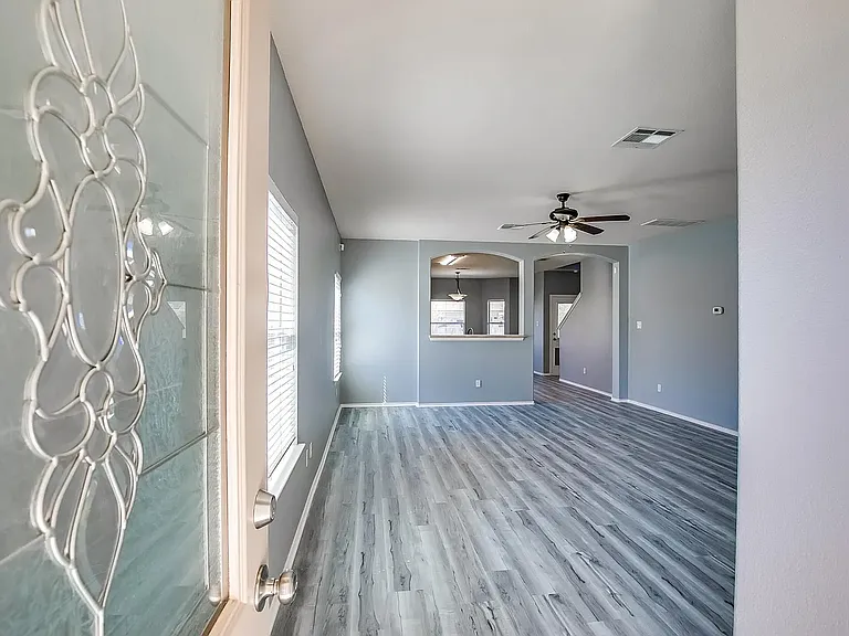 1110 Concan Dr — Photo 3