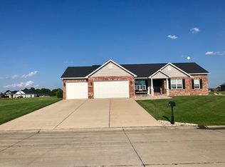 4108 Summer Oak Dr, Smithton, IL