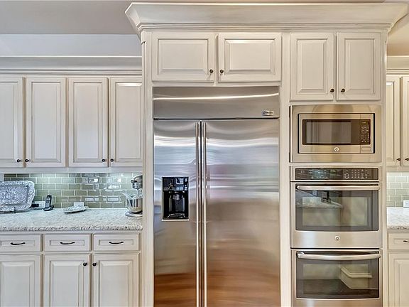 5th image of 407 Palladian Blvd