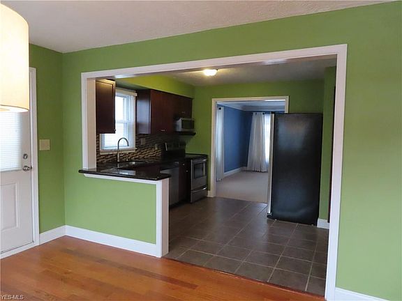 3rd image of 6782 Greenleaf Ave