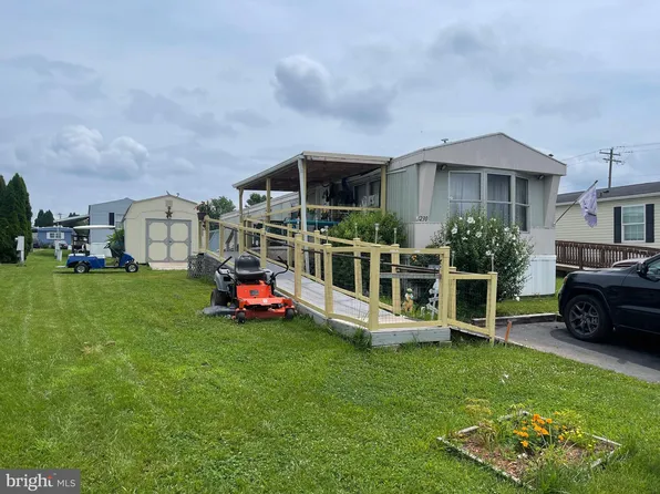 230 Chesapeake Est, Thomasville, PA 17364