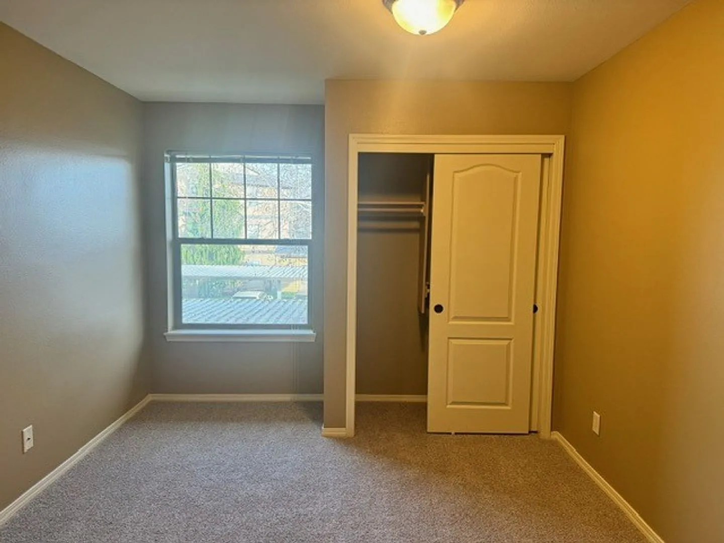 195-Santiam Village Apartments — Photo 4