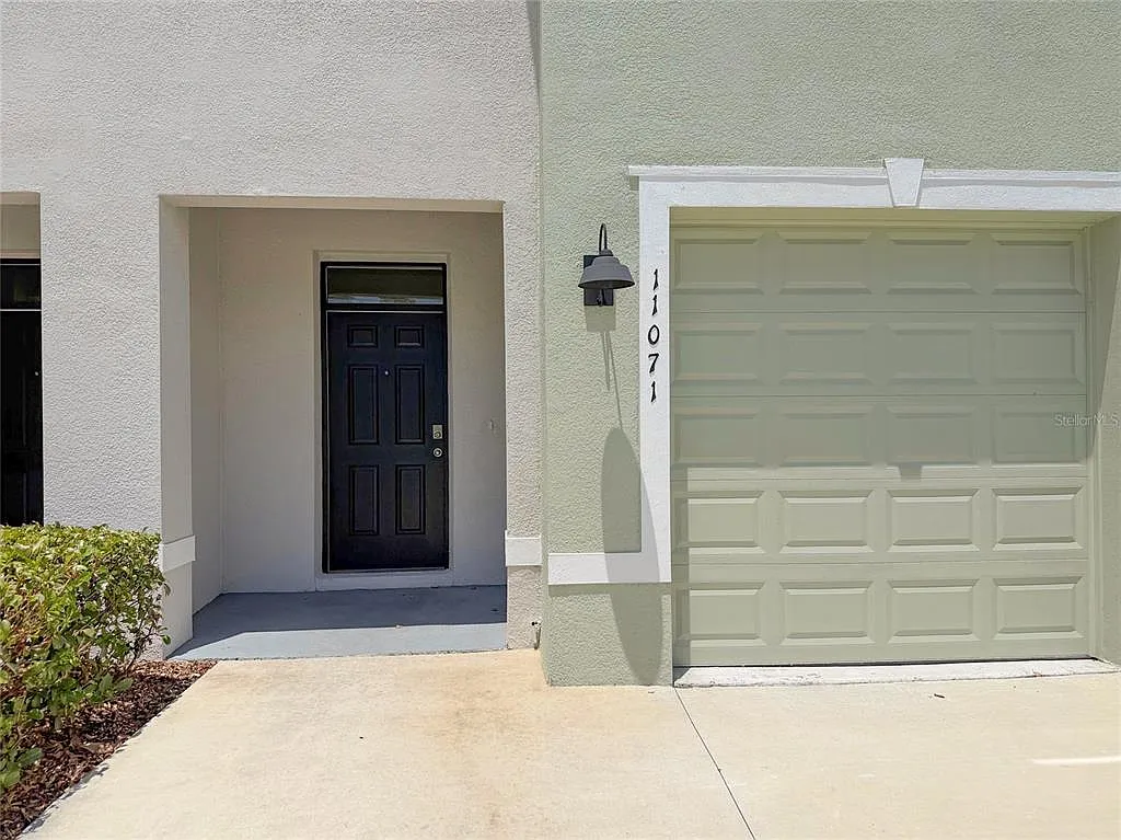 Building Photo - 11071 Crescent Deer Dr
