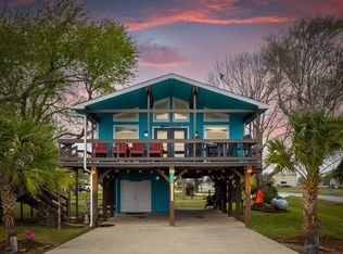 1941 Bayview Dr, Palacios, TX 77465