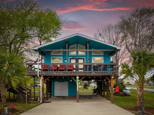 1941 Bayview Dr, Palacios, TX 77465