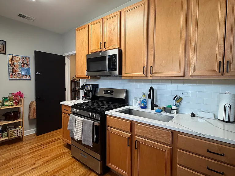4324 W Addison St #2 — Photo 11