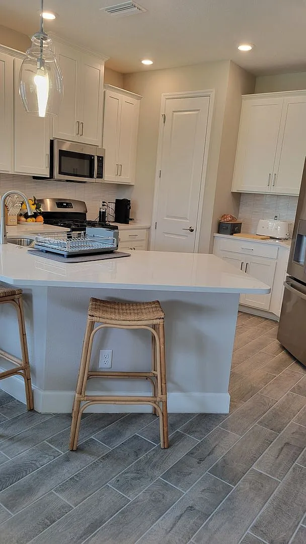 Seasonal/short term ONLY Almost brand new 3/4 SFH at Grandview community in Bradenton — Photo 2