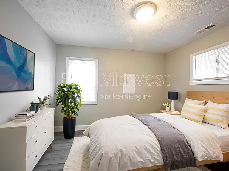 2930 N Dearborn St #B — Photo 9