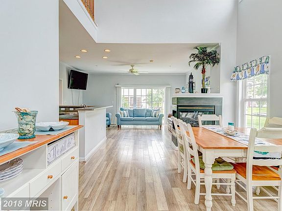 Entry to beautiful space. Incredible floors!