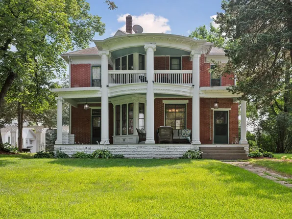 210 Dean Ave E, Champlin, MN 55316