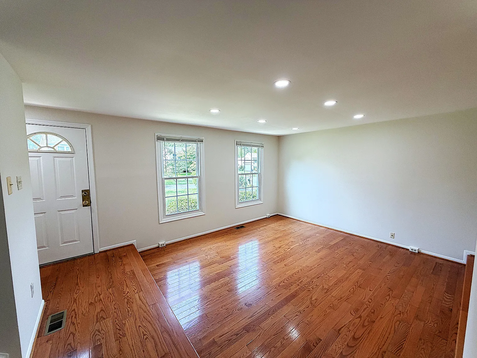 3 bed, 1092 sqft, $3,495 — Photo 3