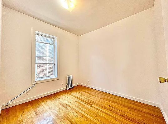 5th image of 239 W 13th St #2