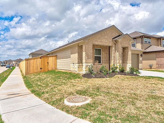 3rd image of 7034 Toluca Dr