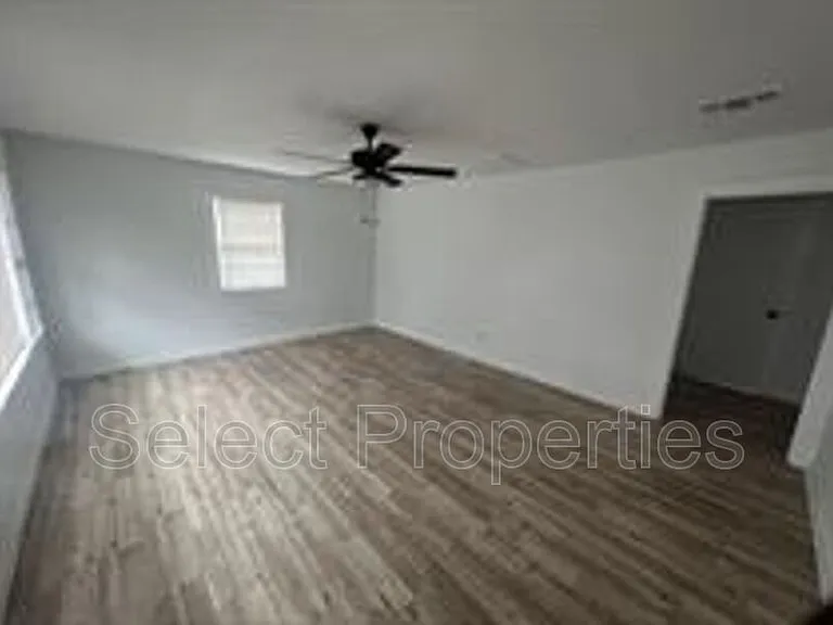 1802 Henry St — Photo 4
