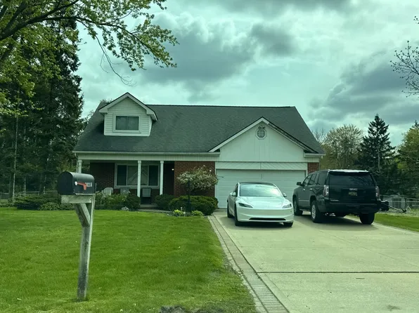 36218 Paddock Dr, Clinton Township, MI 48035
