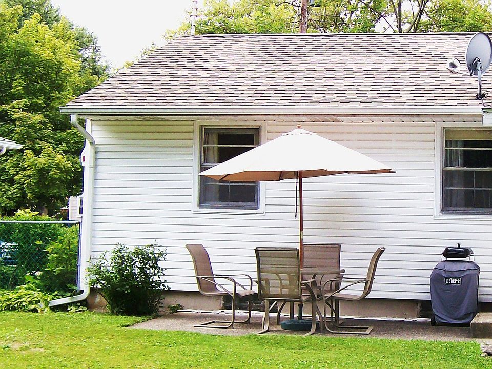 2nd image of 64 Sturm St