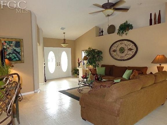 2nd image of 207 SE 23rd St