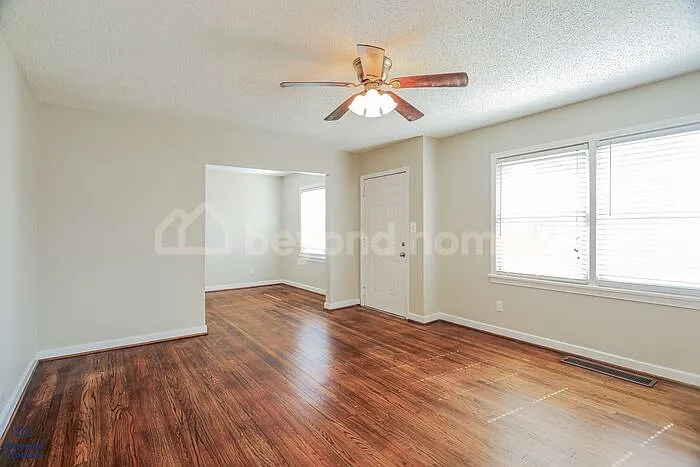 1028 Broadmoor Dr — Photo 5
