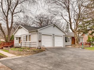 560 N East River Rd, Des Plaines, IL 60016