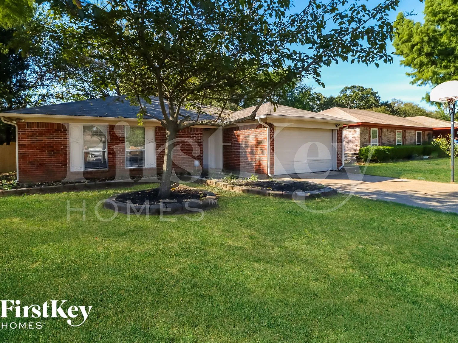 3 bed, 2.0 bath, 1310 sqft, $2,105 — Photo 2